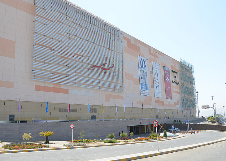 بگذارید تا زنده ام کار کنم