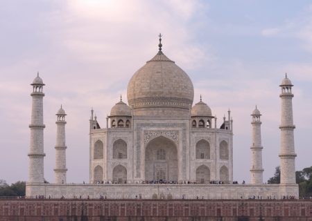 یک ماه و یک دنیا مراسم