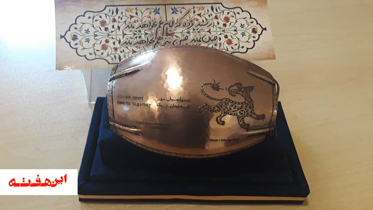 ابلاغ پیام دوستی و همدلی به کلانشهرهای کشور با ماسک قلم زنی