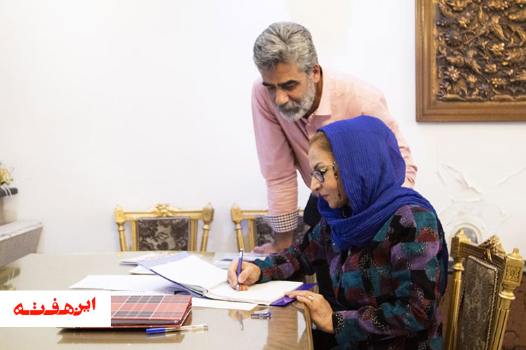 نوشتن از همان ابتدا در رگ هایم جاری بود