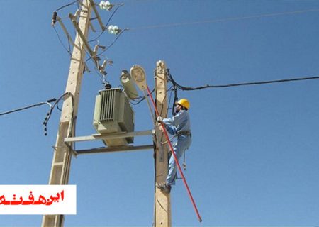تبدیل بیش از ۵ کیلومتر شبکه فشار ضعیف هوایی در شرق اصفهان به کابل خود نگهدار