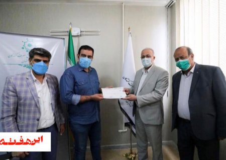 اهدا نشان و گواهینامه نشان اعتماد به واحدهای صنفی اتحاديه صنایع دستی شهرستان اصفهان