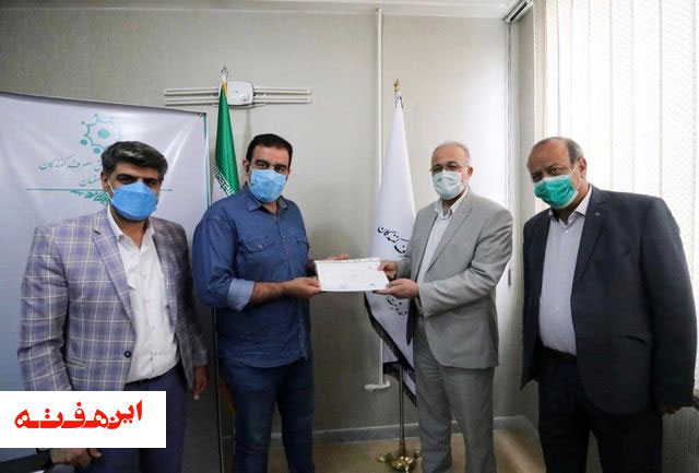 اهدا نشان و گواهینامه نشان اعتماد به واحدهای صنفی اتحاديه صنایع دستی شهرستان اصفهان