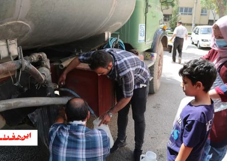توزیع …/..۸/۱ لیتر آب به صورت سیار بین شهروندان و روستاییان