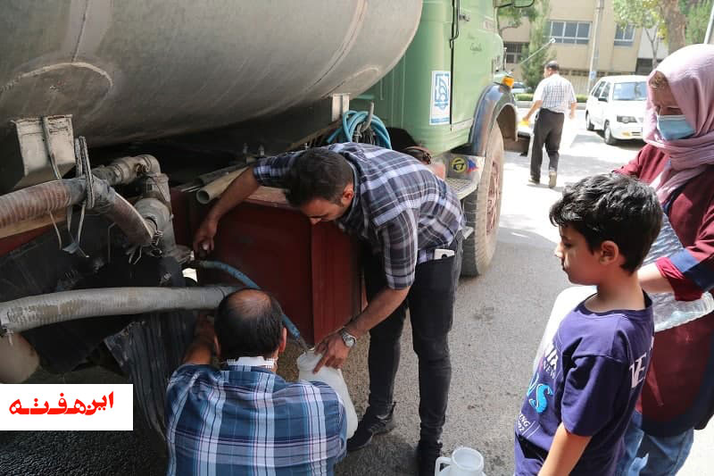 توزیع …/..۸/۱ لیتر آب به صورت سیار بین شهروندان و روستاییان