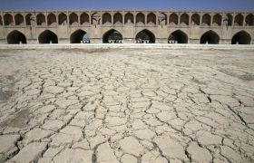 بحران آب در قلب ایران؛ اصرار اصفهان و یزد بر توسعه کشاورزی!