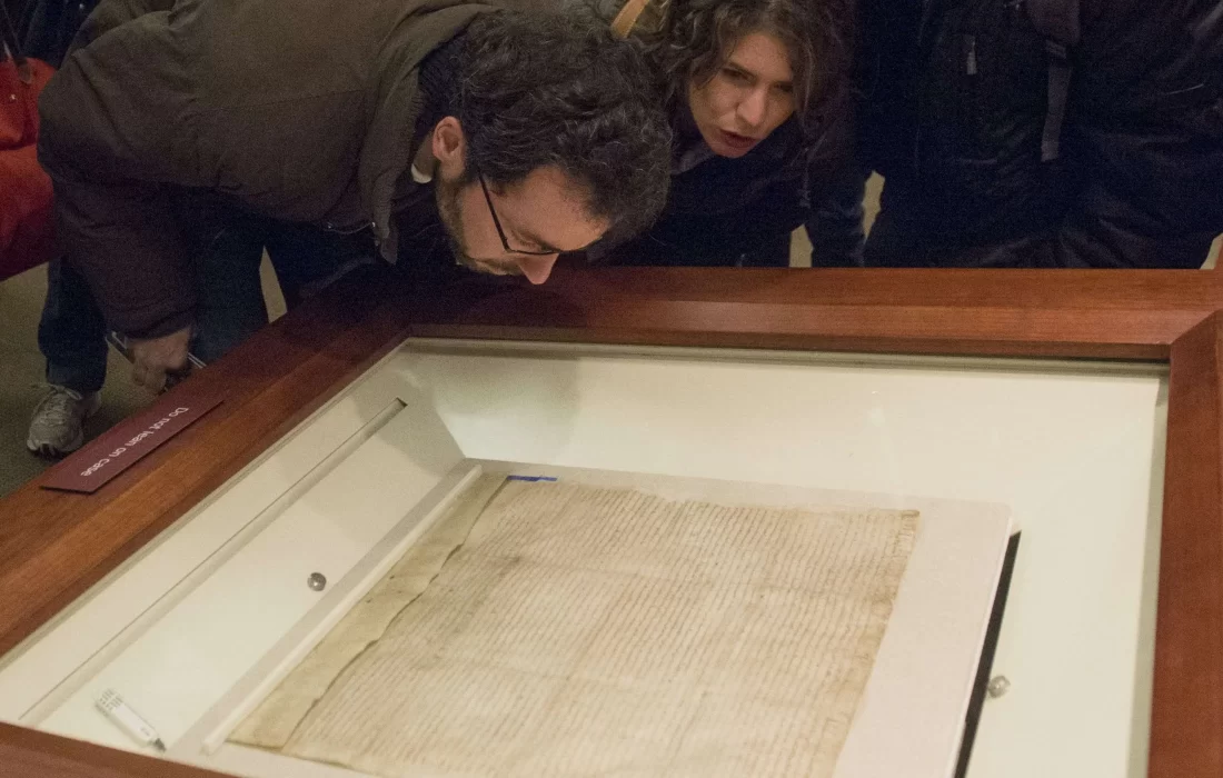 نسخه نایاب منشور کبیر دانشگاه هاروارد اصل از آب درآمد